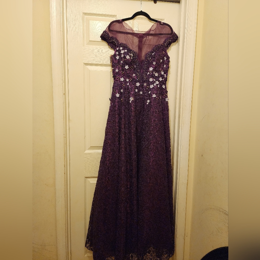 Beautiful evening gown for birthday party, wedding.  Lenght 61, size 10